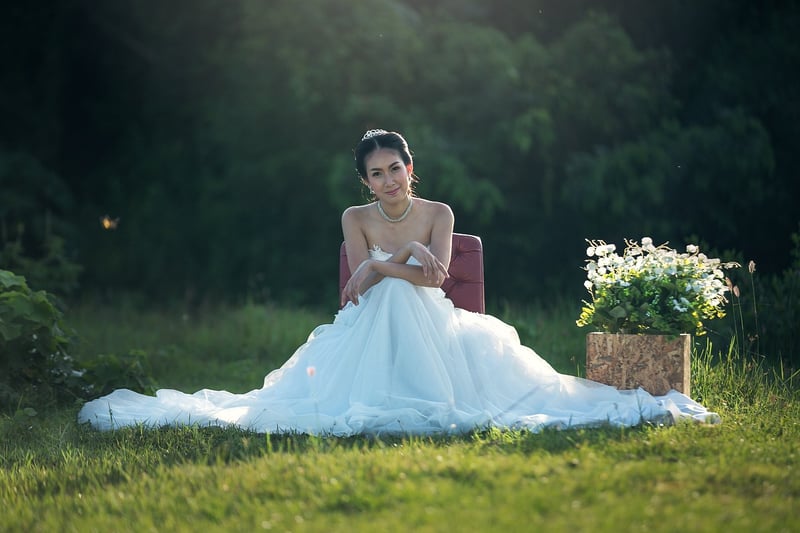 Bride wearing a meteor veil